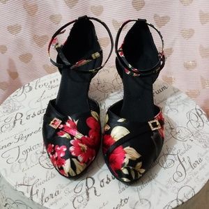 Ballroom shoes